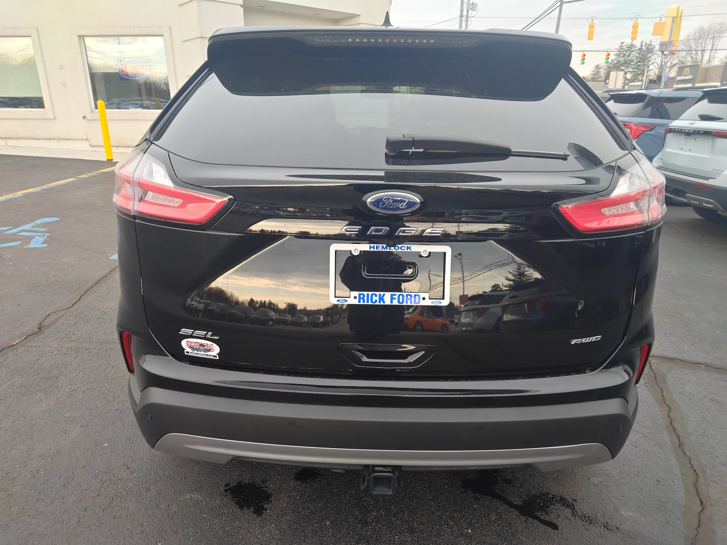 Used 2024 Ford Edge SEL w/ Convenience Package AWD/4WD image 4