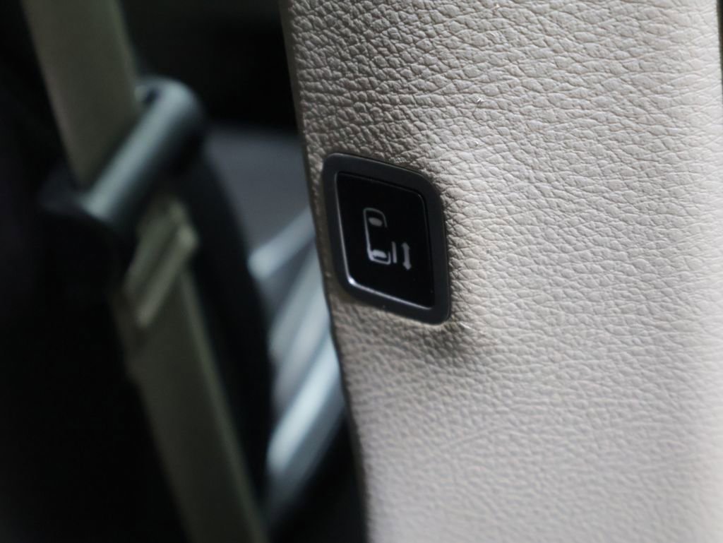 Used 2024 Chrysler Pacifica Touring-L FWD image 24