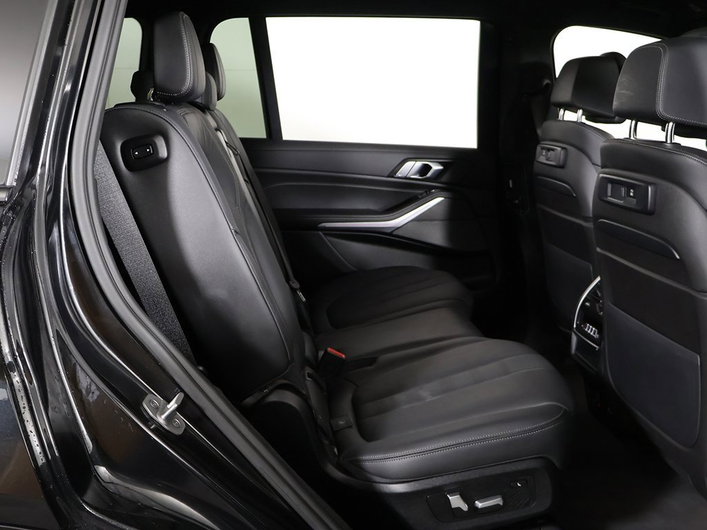 Used 2022 BMW X7 M50i image 36
