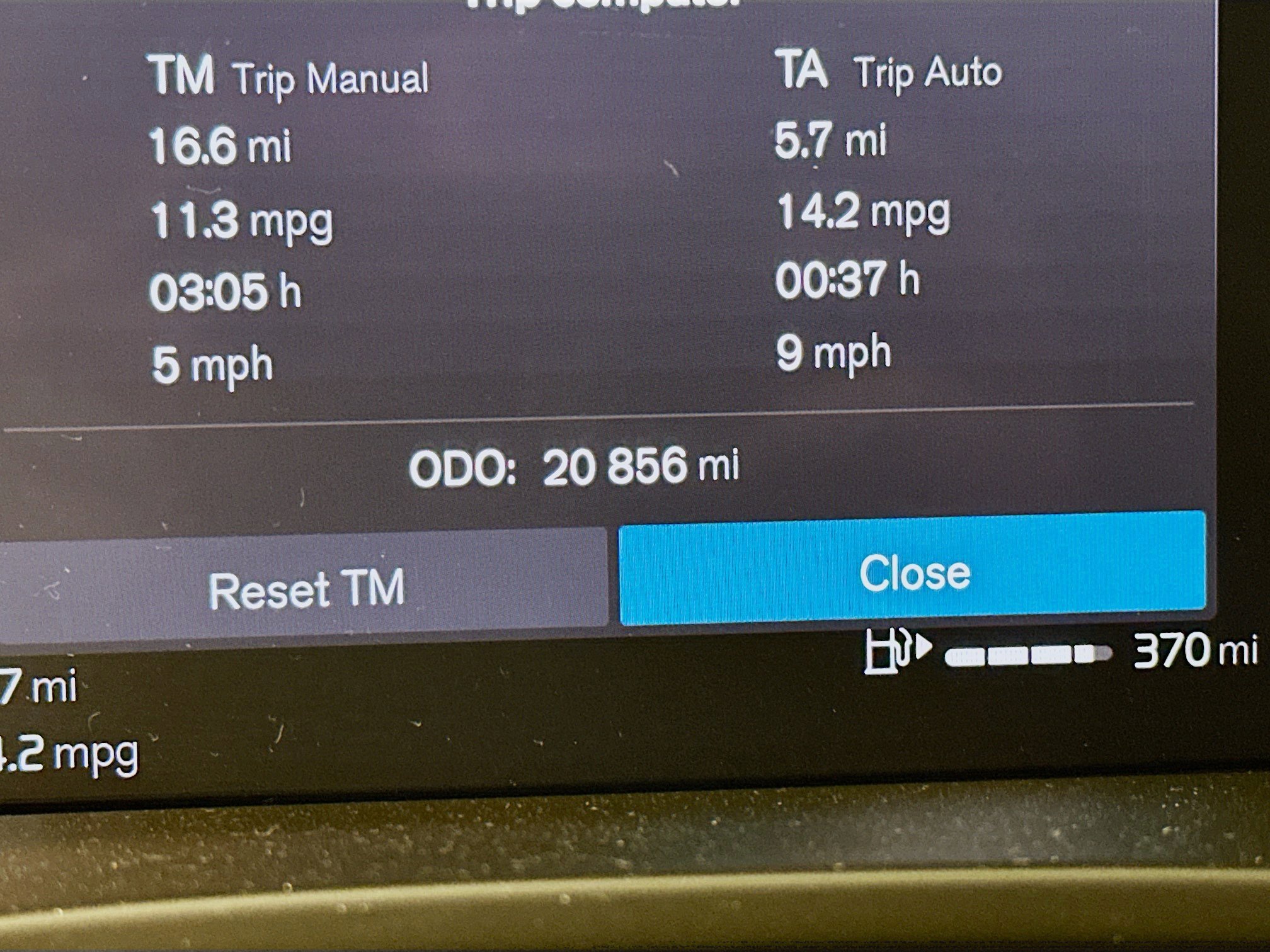 Used 2025 Volvo XC40 B5 Plus image 19