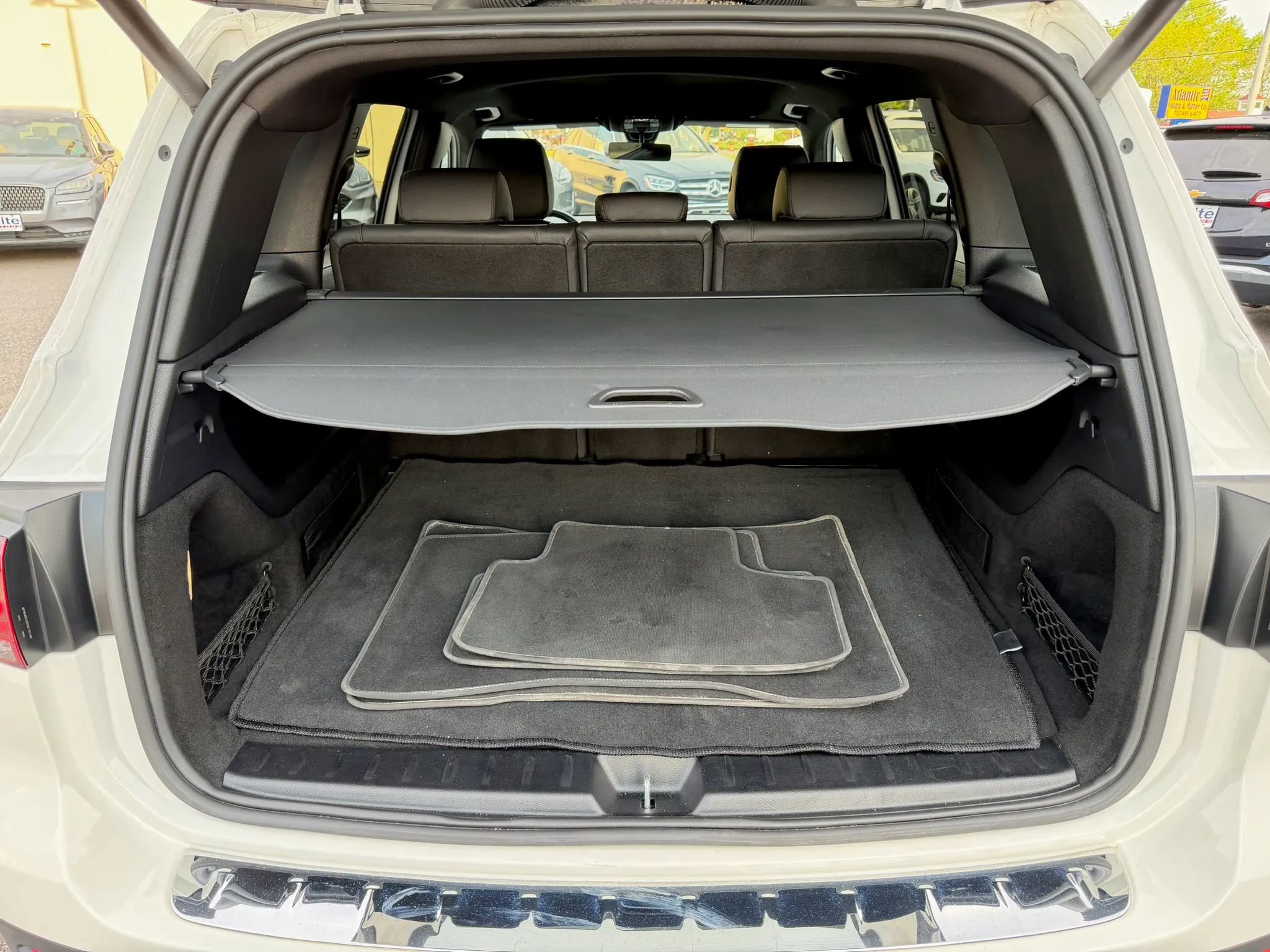 Used 2022 Mercedes-Benz GLB 250 4MATIC w/ Premium Package Lite image 10