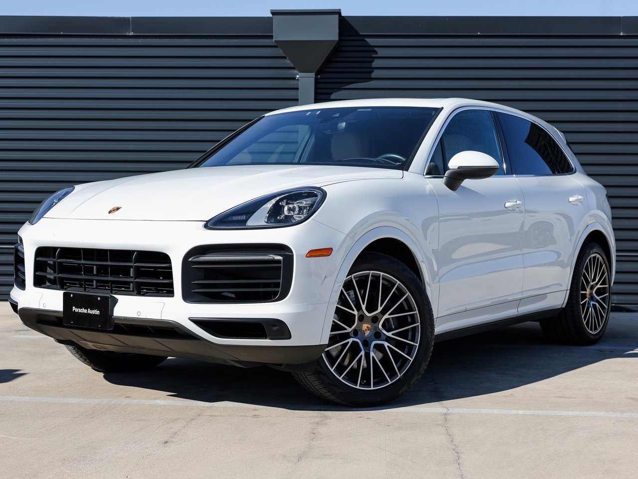 Certified 2022 Porsche Cayenne image 1