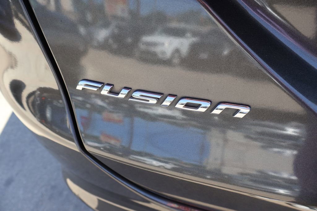Used 2017 Ford Fusion SE w/ Fusion SE Technology Package FWD image 11
