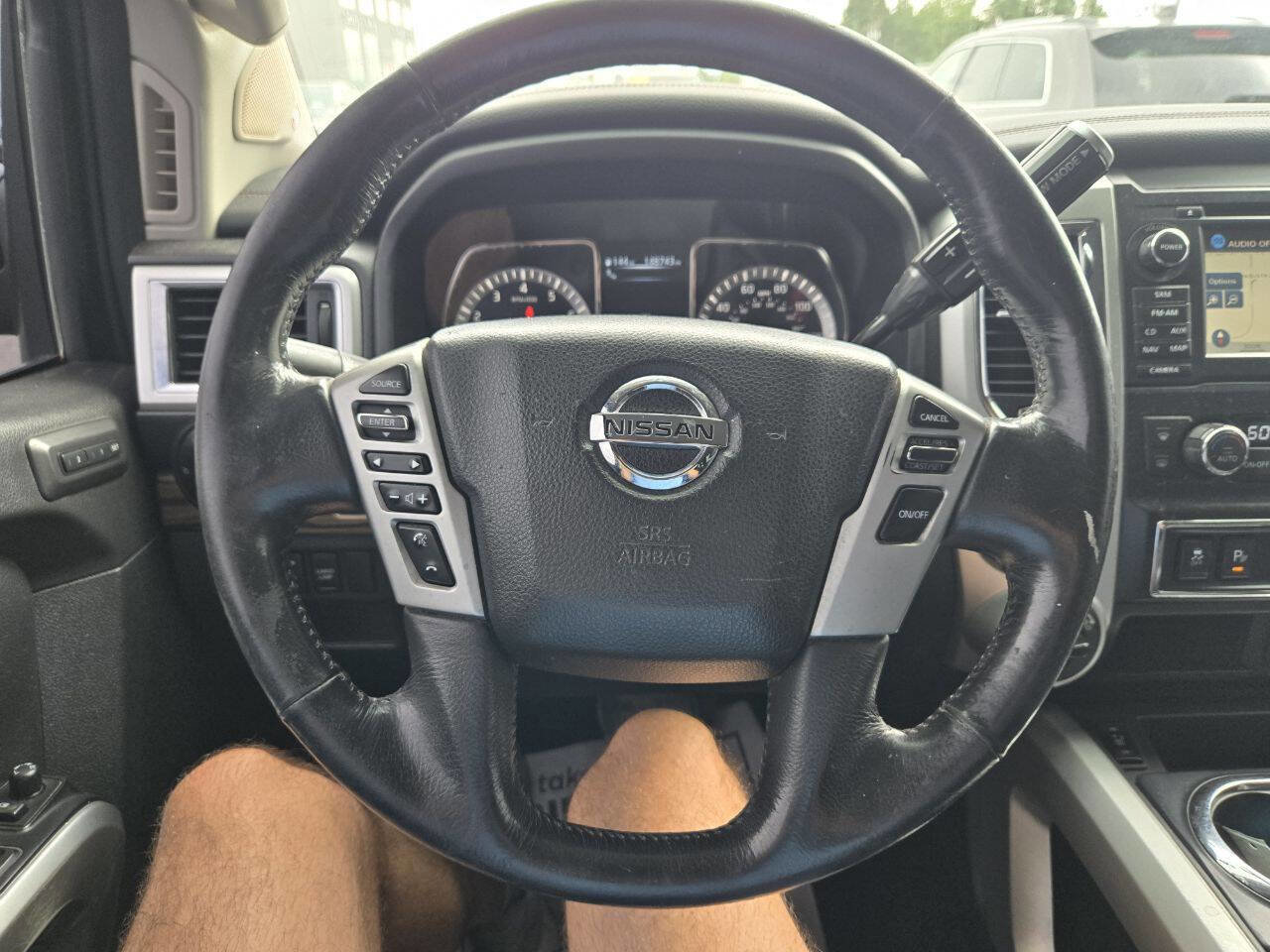 Used 2018 Nissan Titan SL image 27