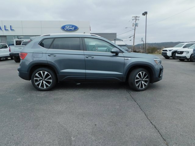 Used 2024 Volkswagen Taos SE image 10