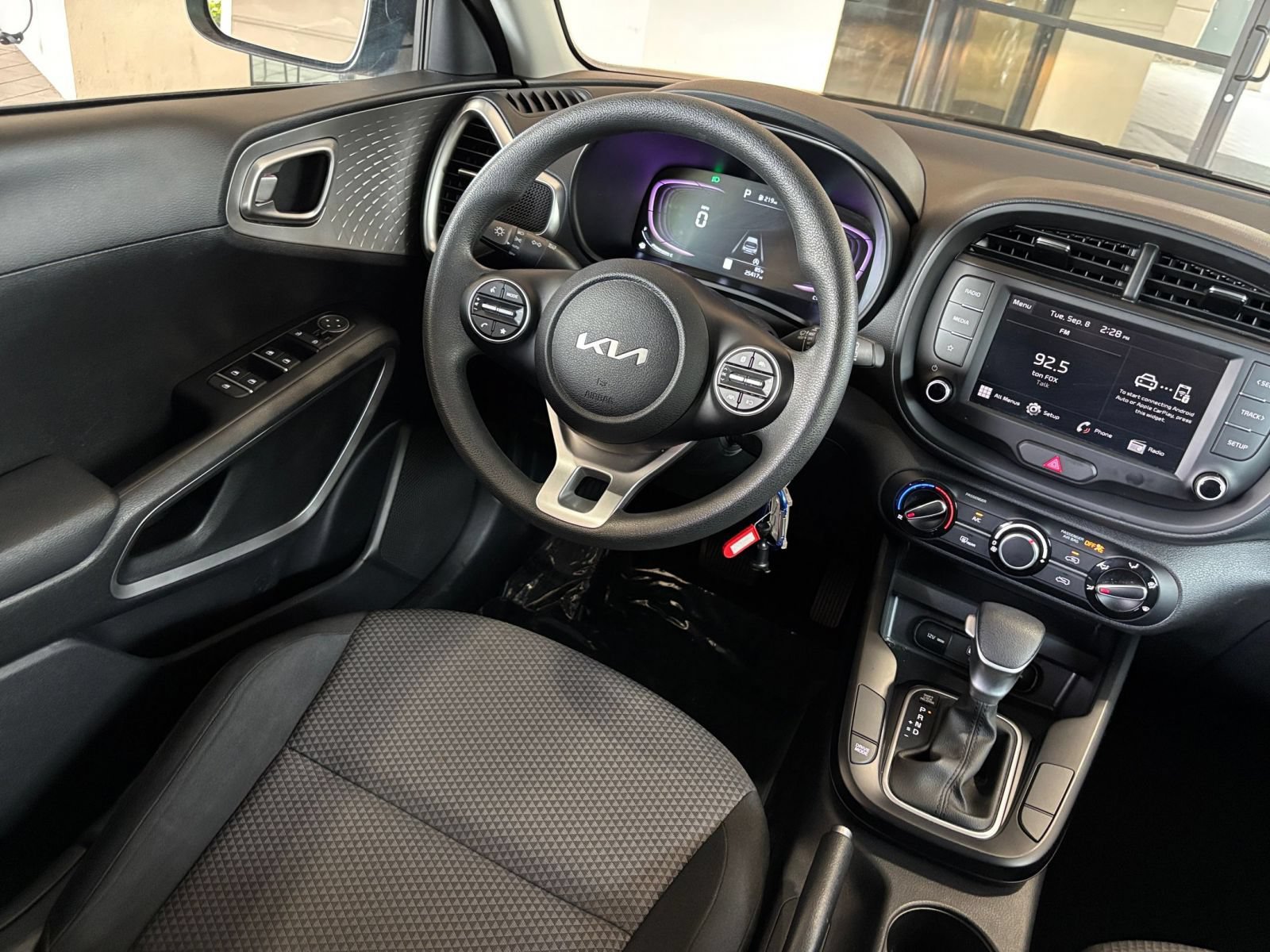 Used 2025 Kia Soul LX w/ LX Technology Package FWD image 31