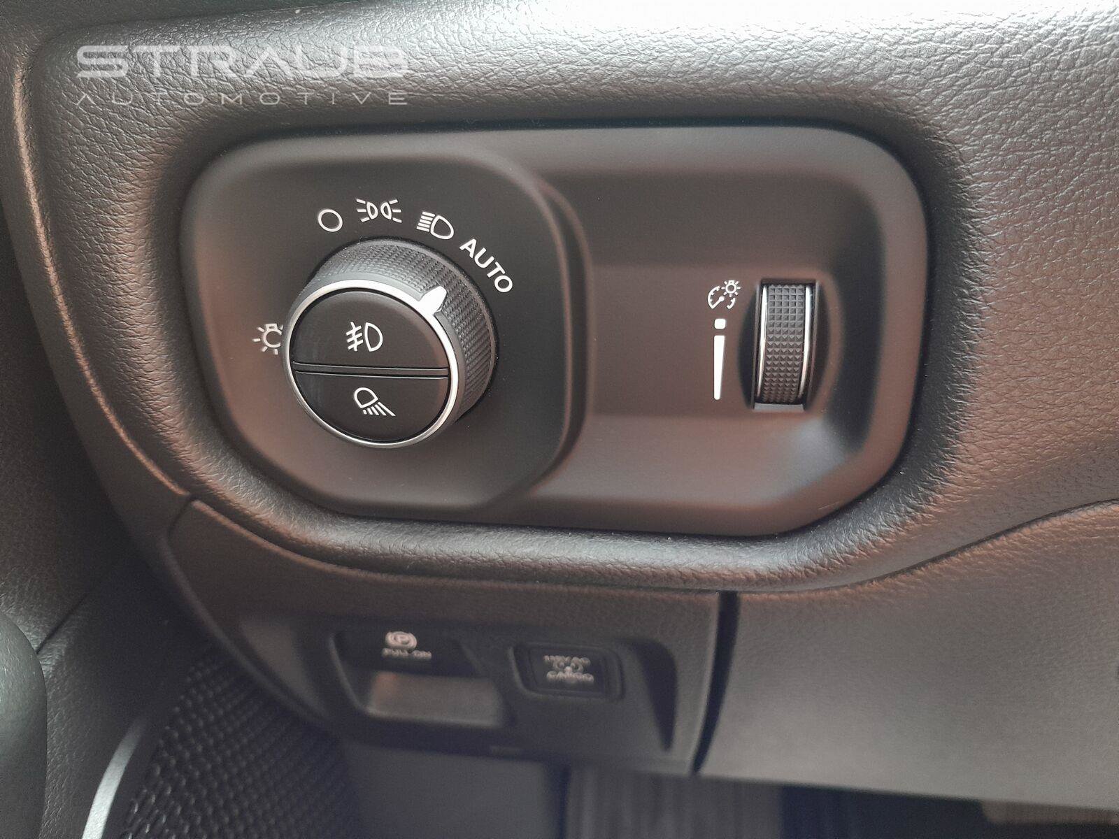 Used 2025 RAM 1500 Warlock AWD/4WD image 17