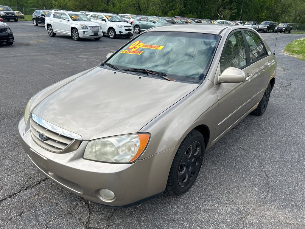 Used 2005 Kia Spectra LX FWD image 2
