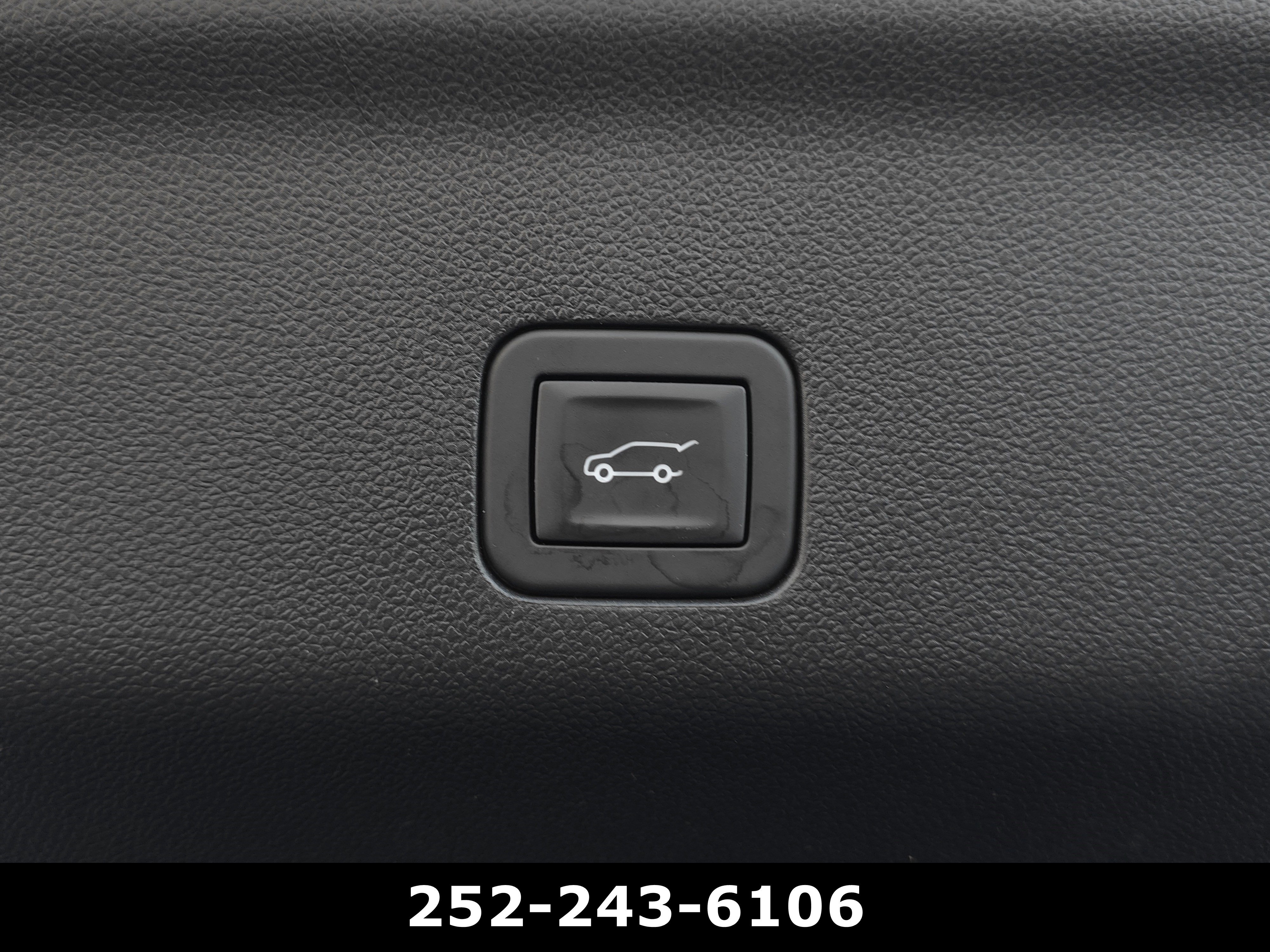 Used 2025 GMC Yukon Denali AWD/4WD image 45