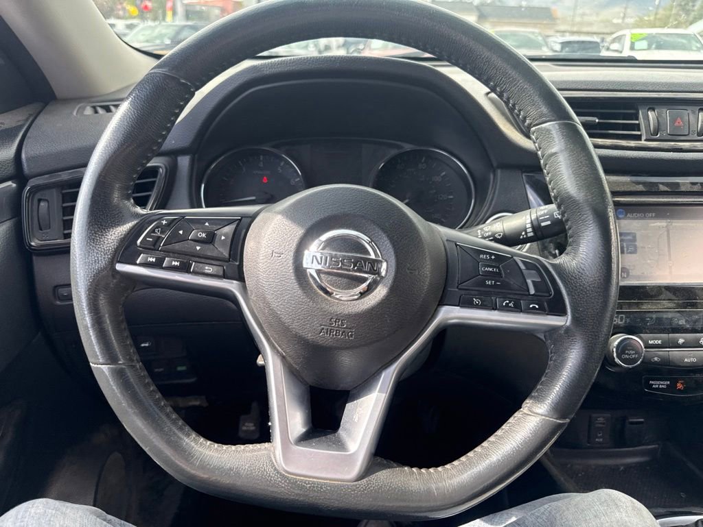 Used 2017 Nissan Rogue SV w/ SV Premium Package AWD/4WD image 15