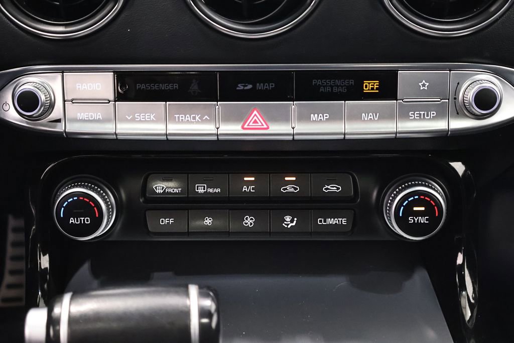 Used 2018 Kia Stinger GT1 AWD/4WD image 31