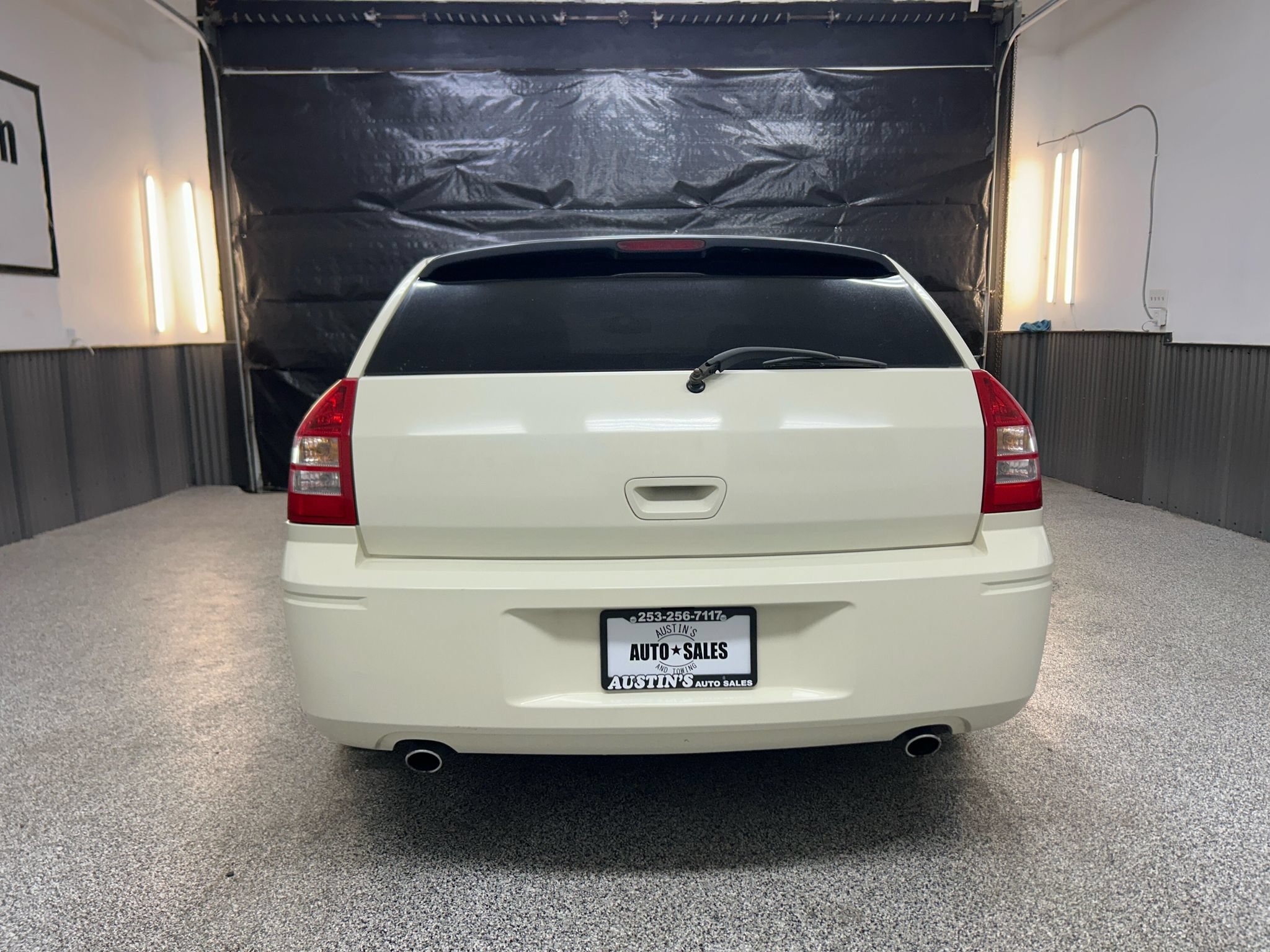 Used 2005 Dodge Magnum R/T w/ Convenience Group II RWD image 5