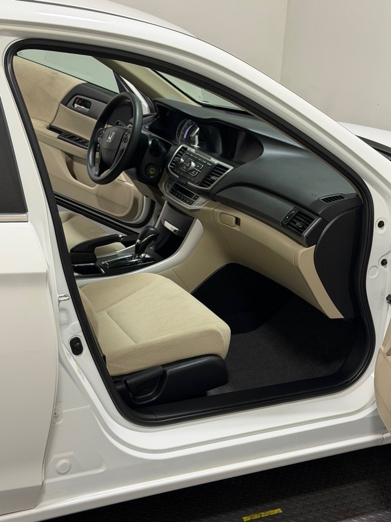 Used 2013 Honda Accord LX image 11