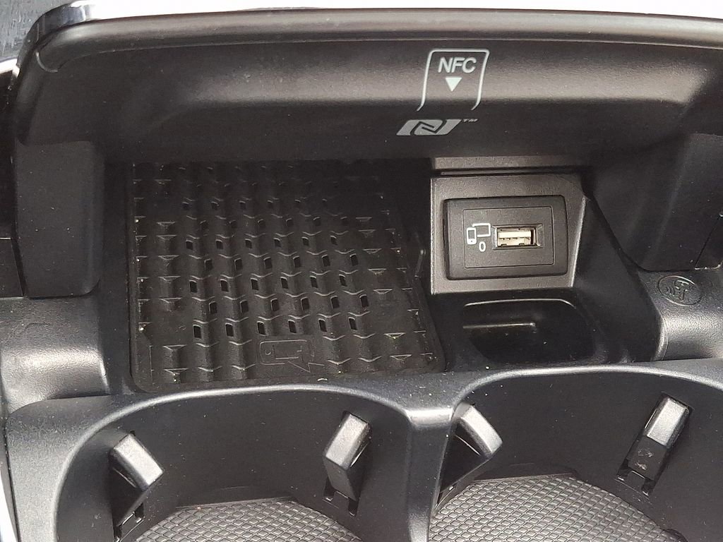 Used 2017 Mercedes-Benz E 300 4MATIC image 25