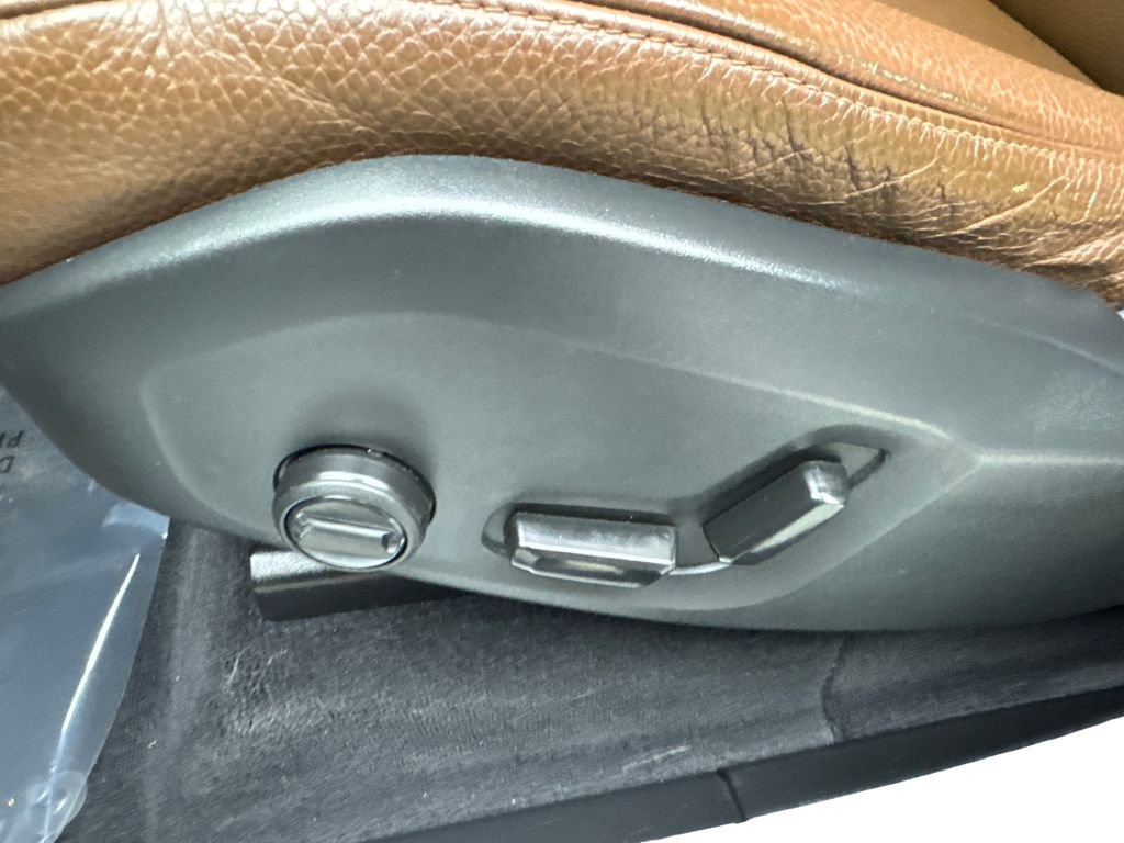 Used 2023 Volvo XC90 B6 Plus image 31