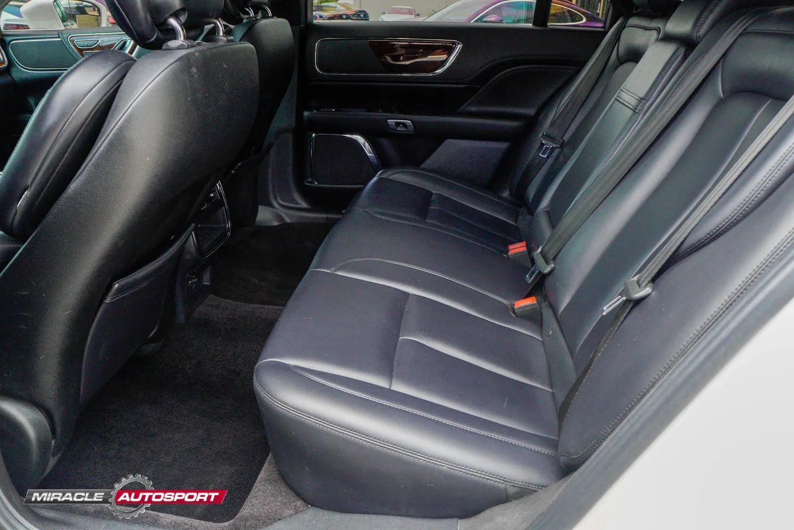 Used 2018 Lincoln Continental Premiere FWD image 24