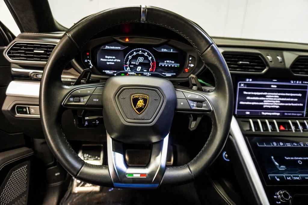 Used 2022 Lamborghini Urus AWD/4WD image 13
