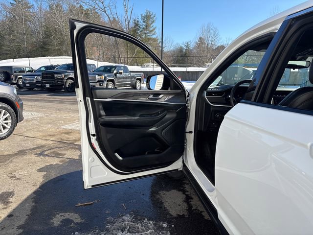 Used 2024 Jeep Grand Cherokee Limited AWD/4WD image 24