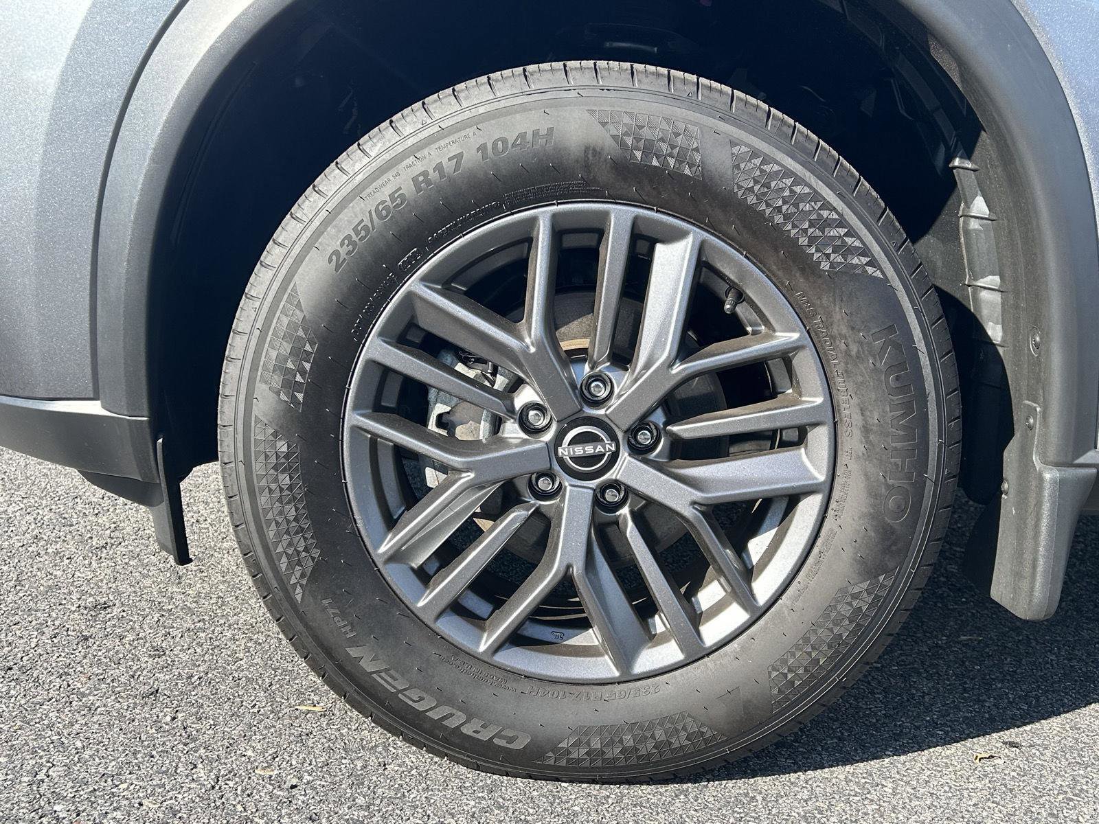 Used 2023 Nissan Rogue S image 9
