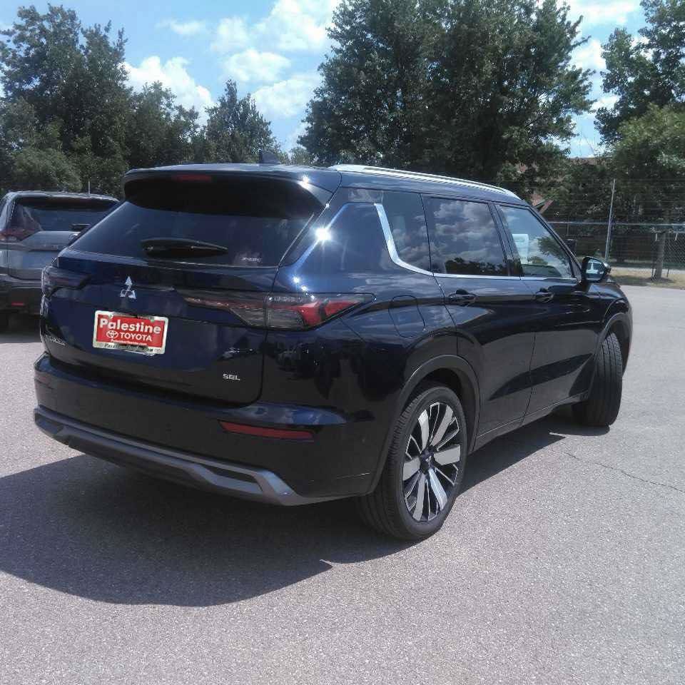 Used 2025 Mitsubishi Outlander SEL AWD/4WD image 3