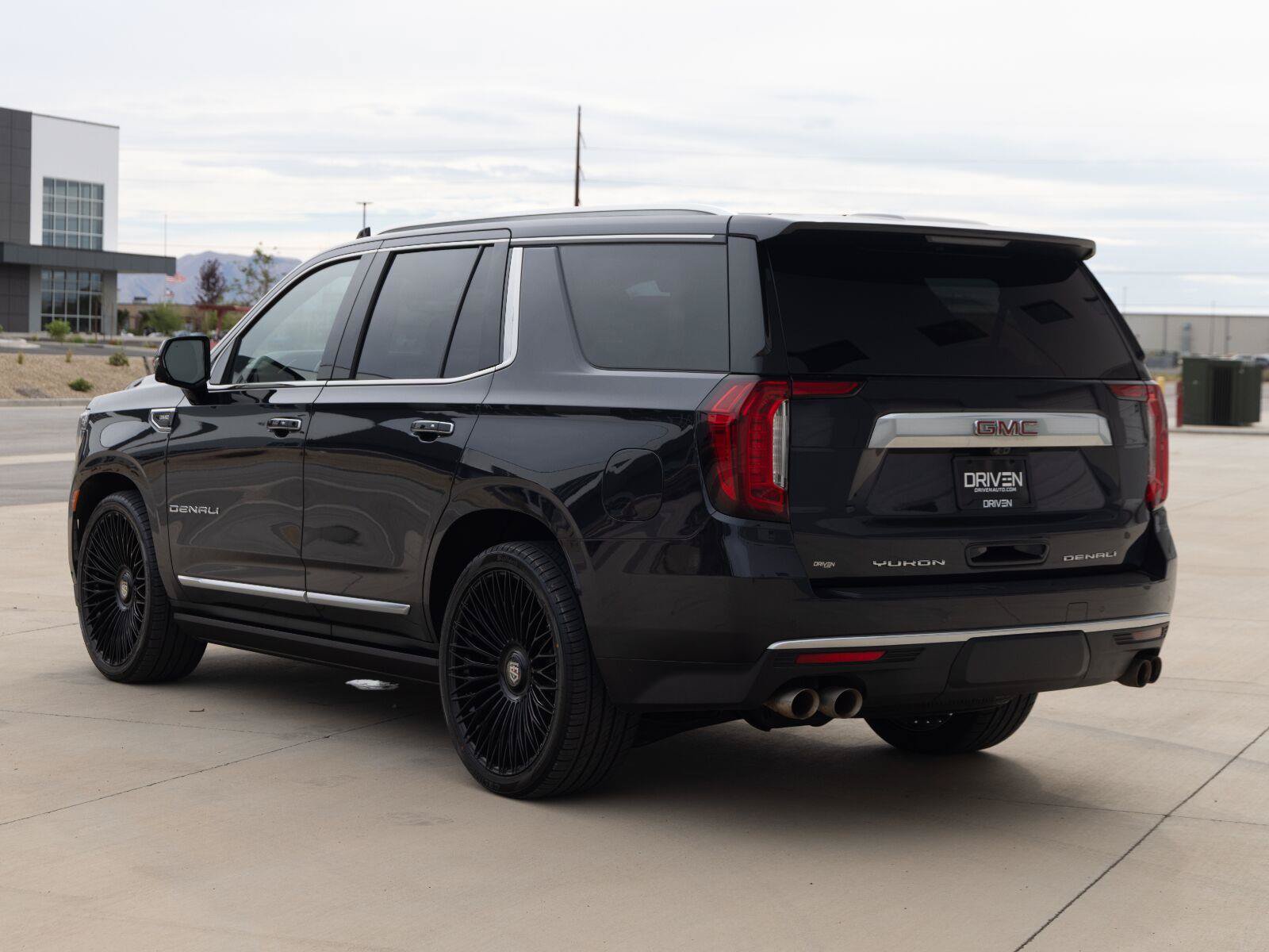 Used 2023 GMC Yukon Denali w/ Denali Reserve Package AWD/4WD image 7