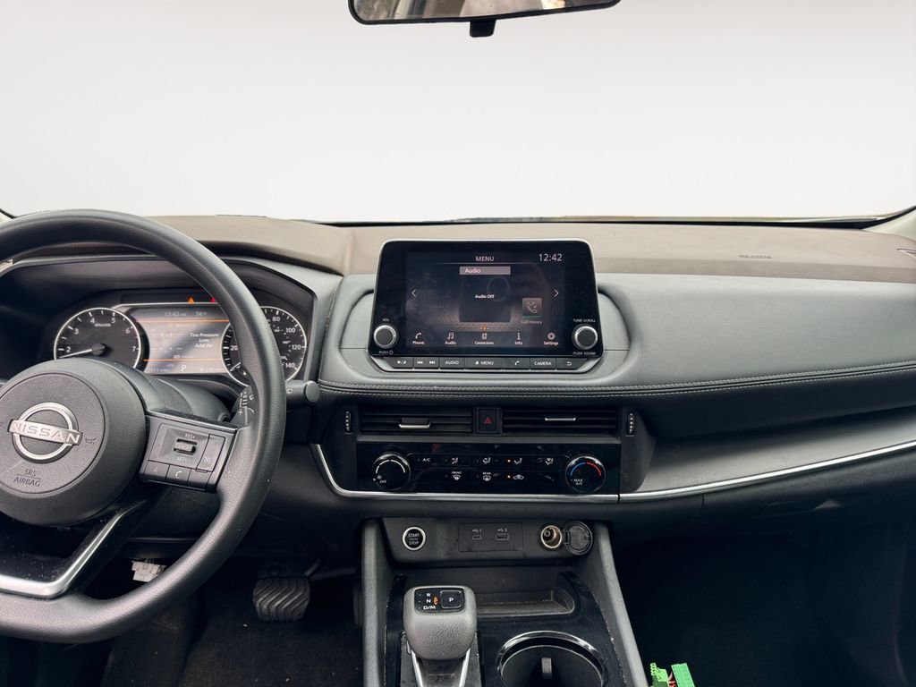 Used 2022 Nissan Rogue S image 11
