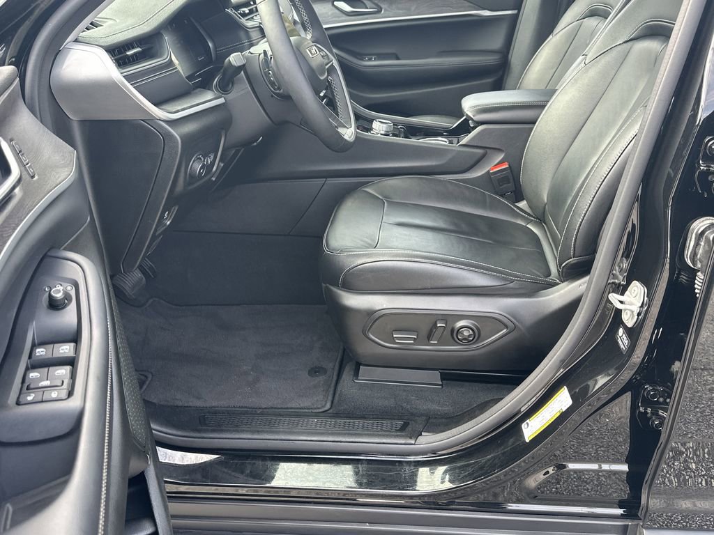 Used 2023 Jeep Grand Cherokee L Limited w/ Rear Seat Video Group I image 9