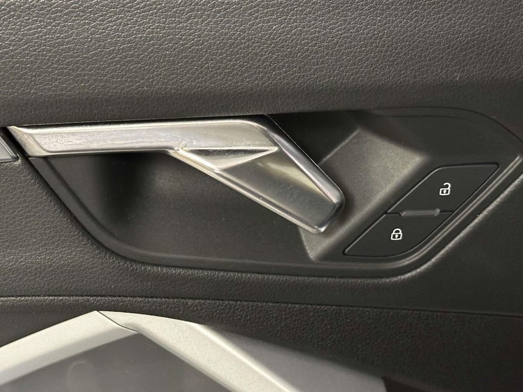 Used 2023 Audi Q3 2.0T Premium Plus w/ Premium Plus Package image 12