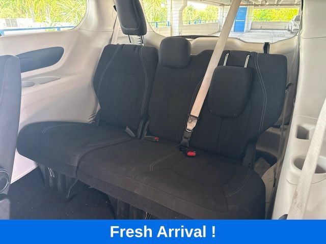 Used 2023 Chrysler Voyager LX FWD image 4