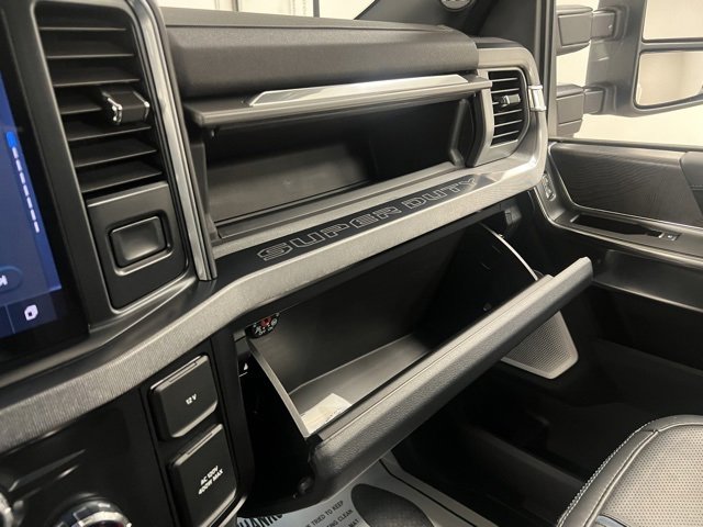 Used 2025 Ford F450 Platinum w/ FX4 Off-Road Package image 43