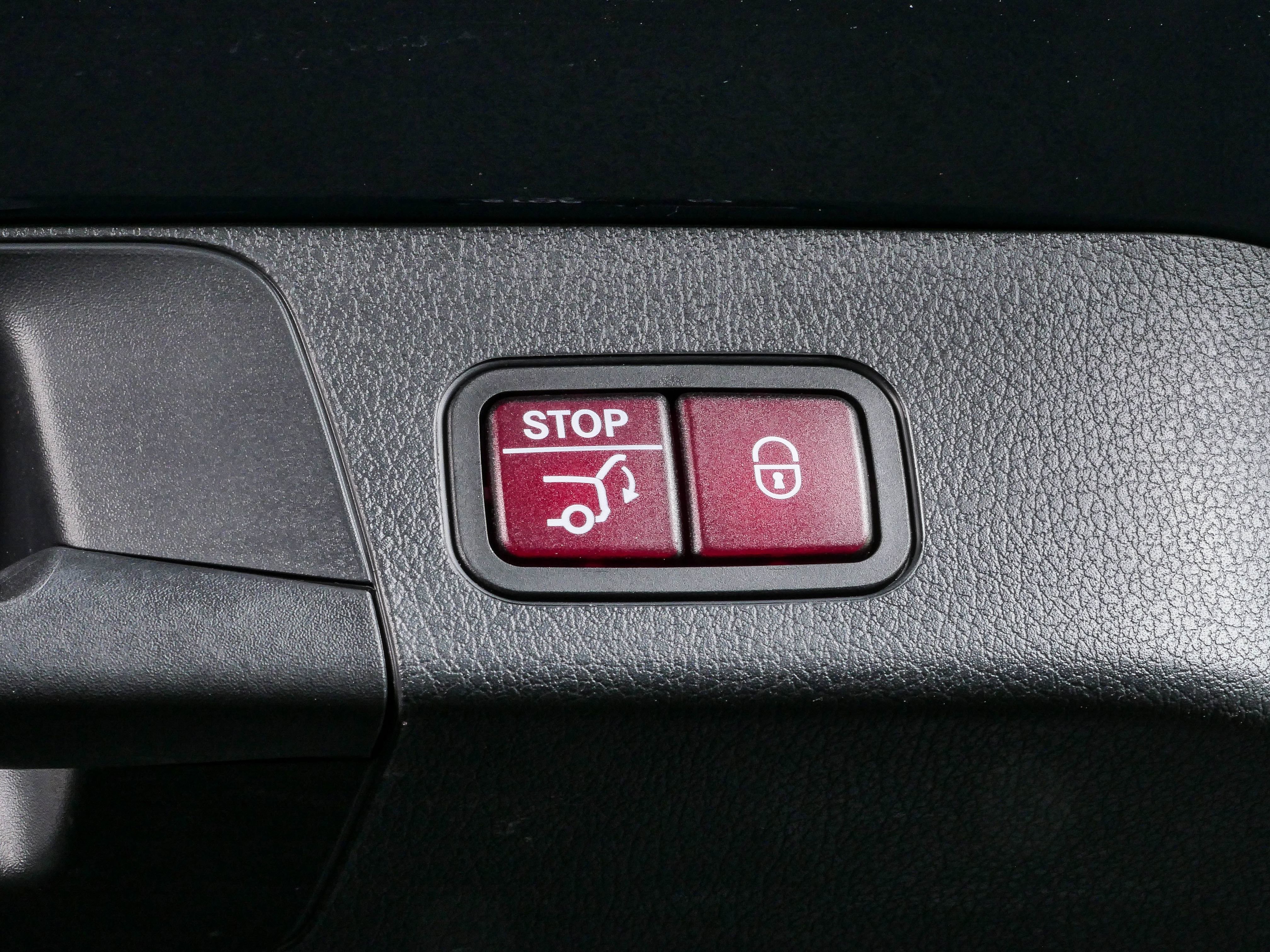 Used 2021 Mercedes-Benz GLB 250 4MATIC image 30