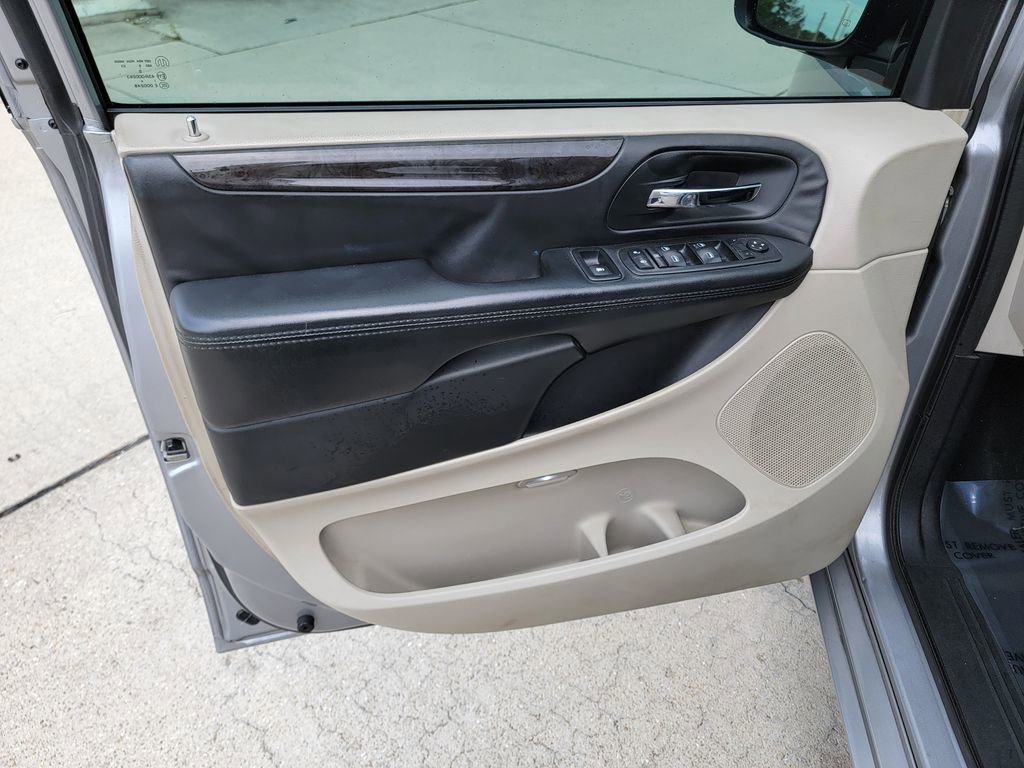 Used 2018 Dodge Grand Caravan SE FWD image 10