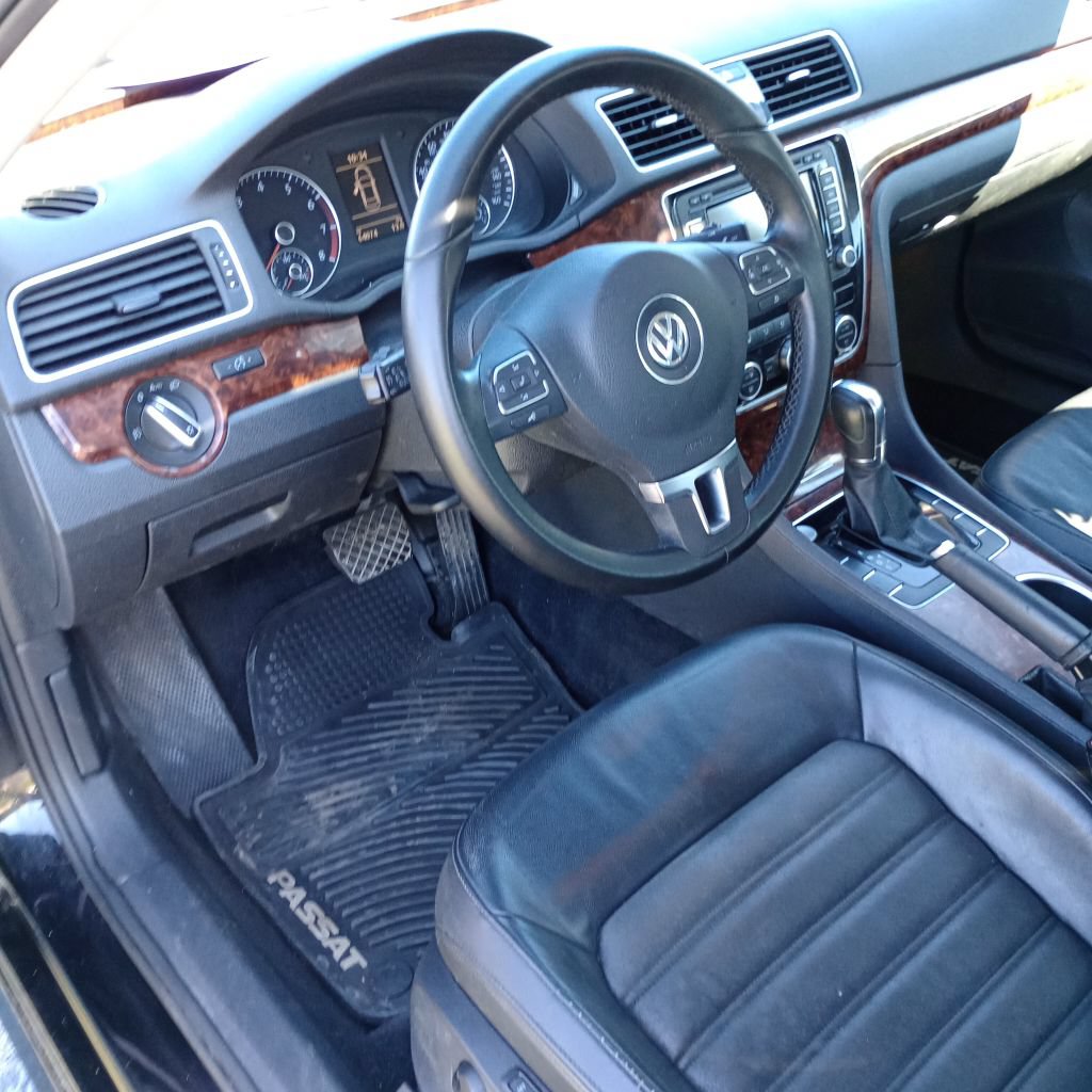 Used 2013 Volkswagen Passat 2.5 SEL Premium FWD image 9