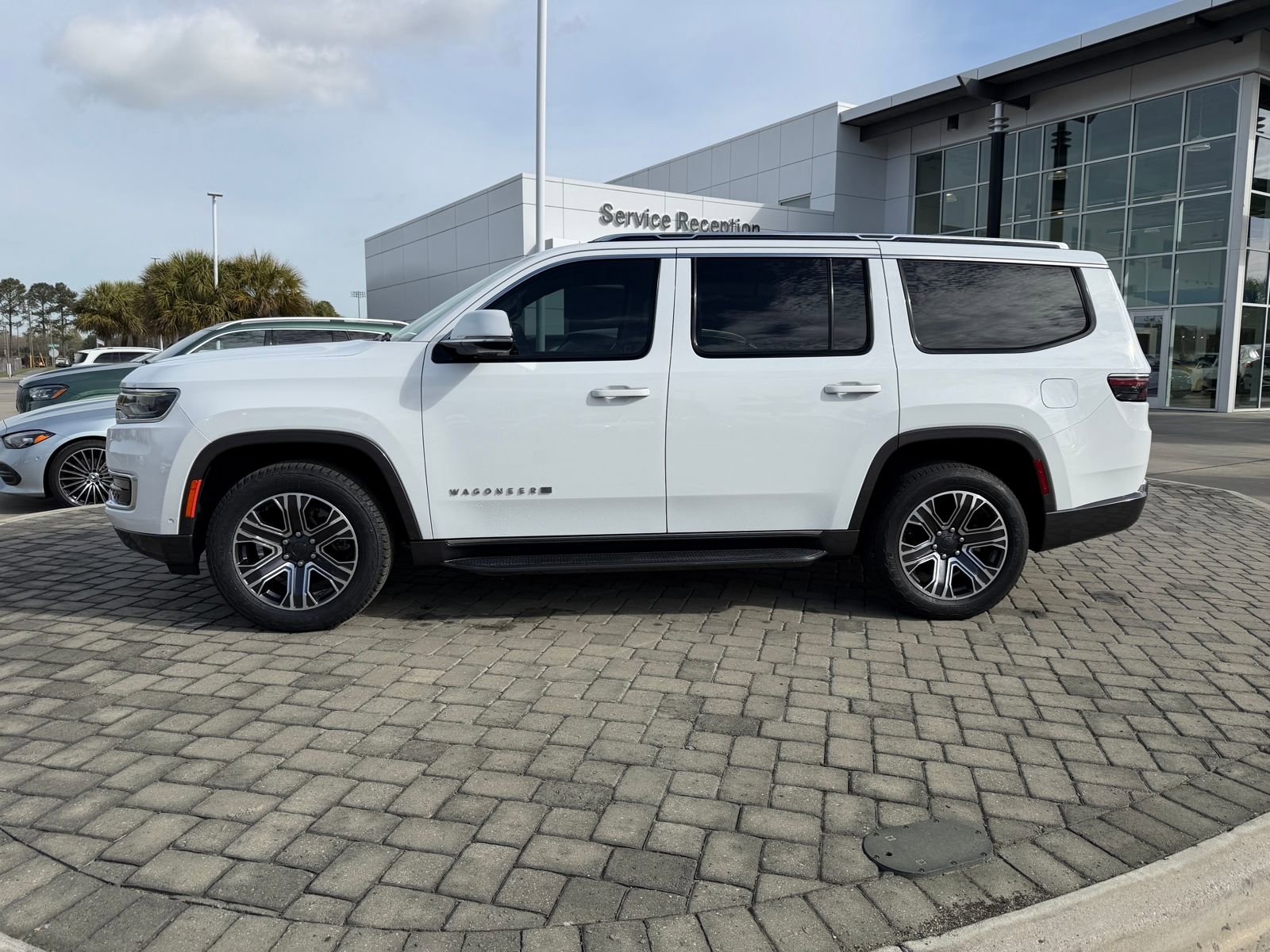 Used 2022 Jeep Wagoneer Series I w/ Premium Group I image 12