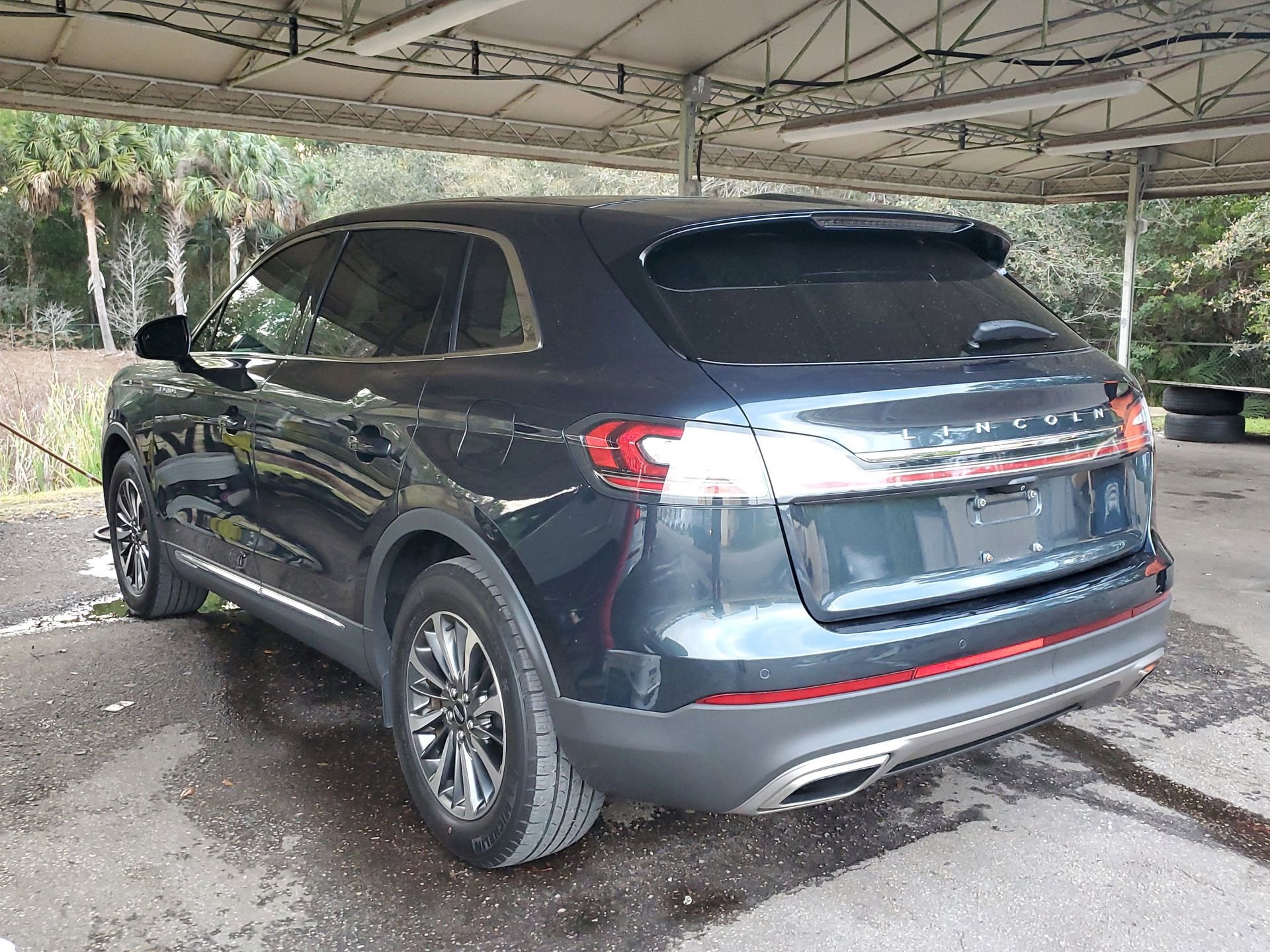 Used 2023 Lincoln Nautilus FWD w/ Premium Package image 4