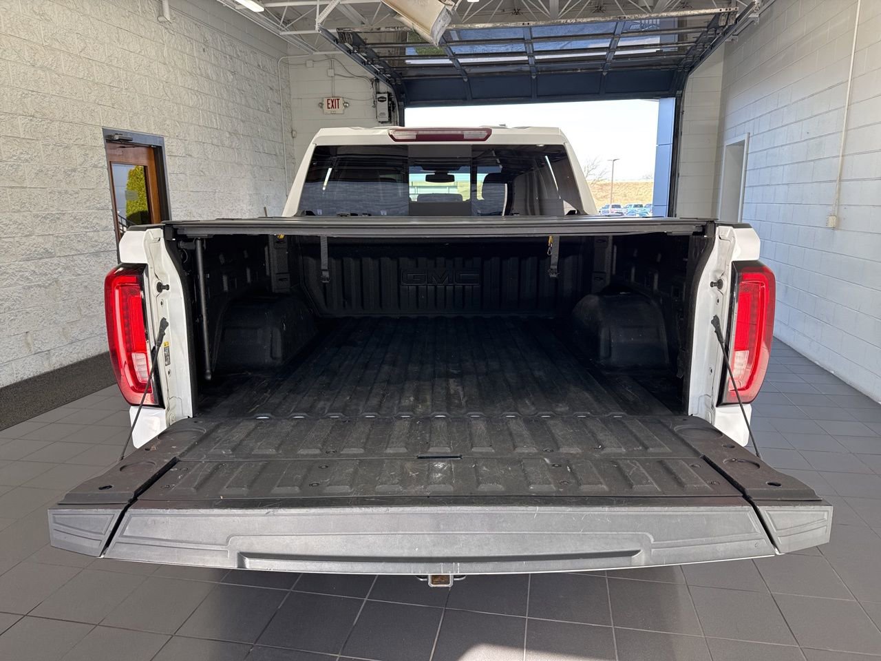 Used 2020 GMC Sierra 1500 SLT w/ SLT Premium Plus Package image 10