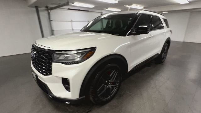 Used 2025 Ford Explorer ST AWD/4WD image 4