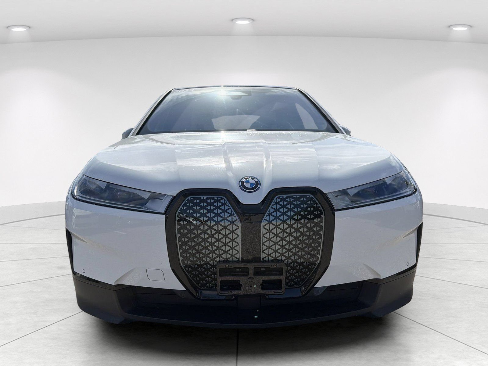 Used 2023 BMW iX xDrive50 AWD/4WD image 2