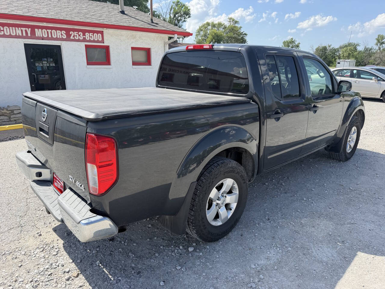 Used 2012 Nissan Frontier SV w/ SV Premium Utility Pkg AWD/4WD image 3