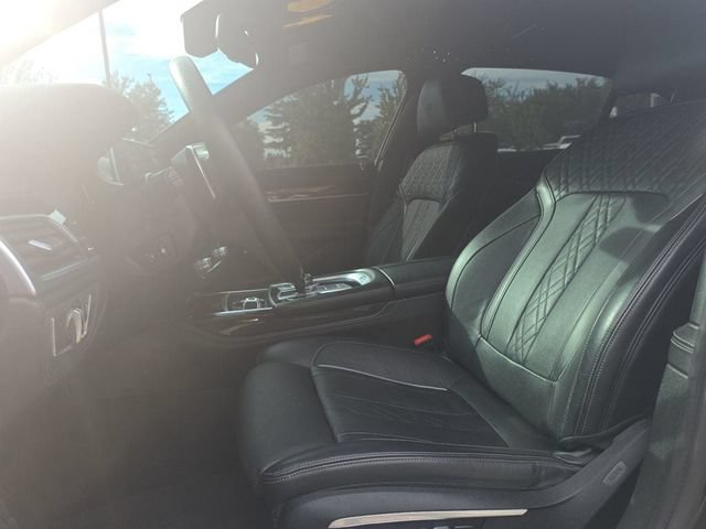 Used 2016 BMW 750i xDrive AWD/4WD image 9