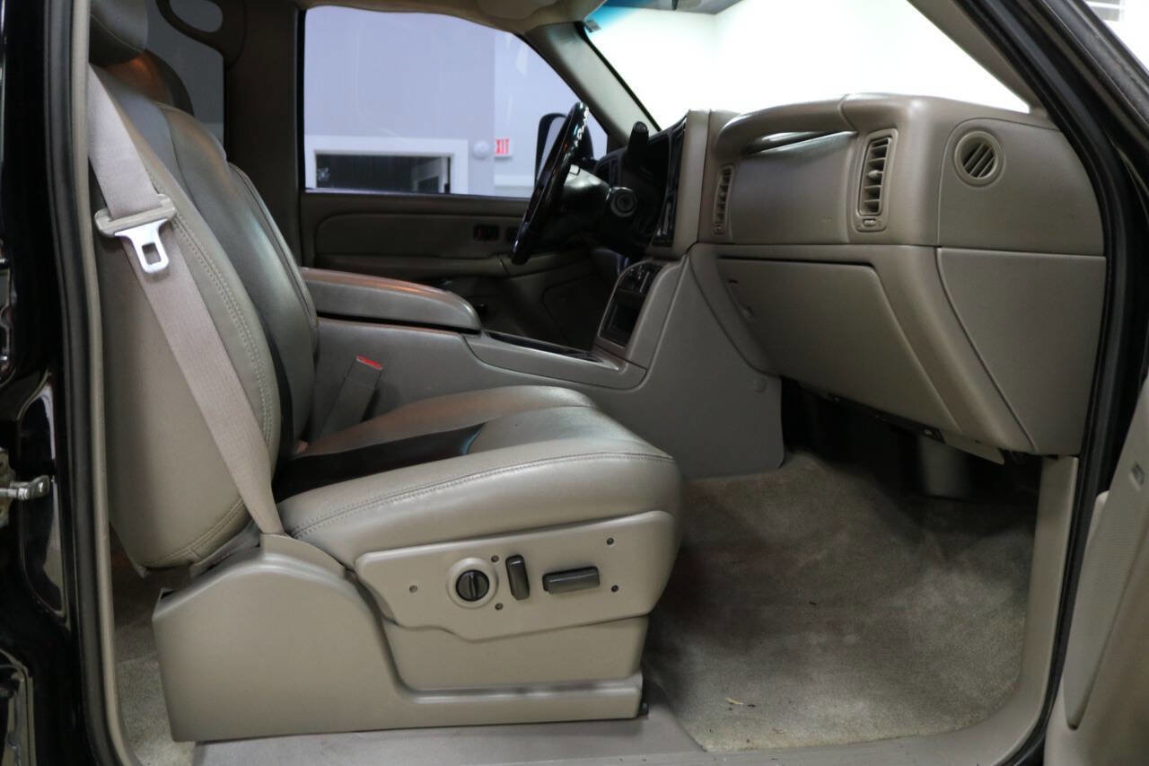 Used 2006 GMC Sierra 2500 SLT w/ Heavy-Duty Power Package image 41