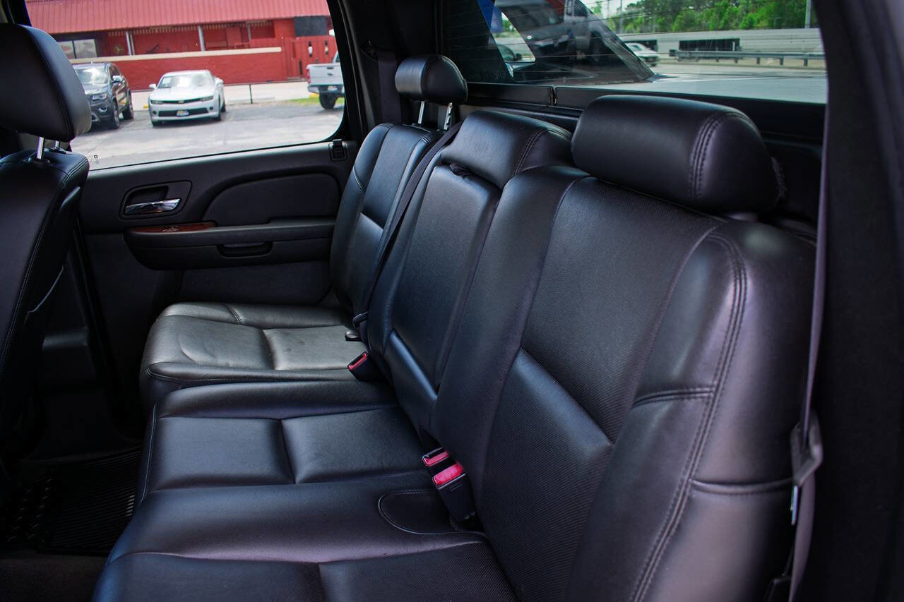 Used 2013 Chevrolet Avalanche LTZ image 30