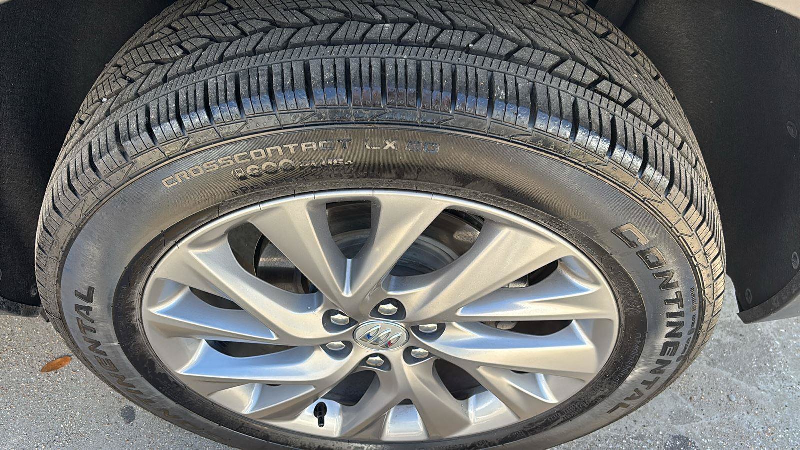 Used 2025 Buick Enclave Preferred FWD image 11