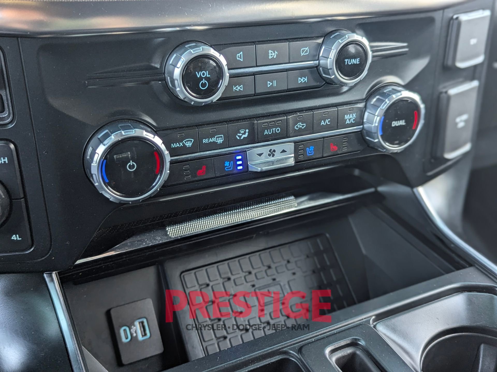 Used 2023 Ford F150 Raptor w/ Raptor Carbon Fiber Package image 25