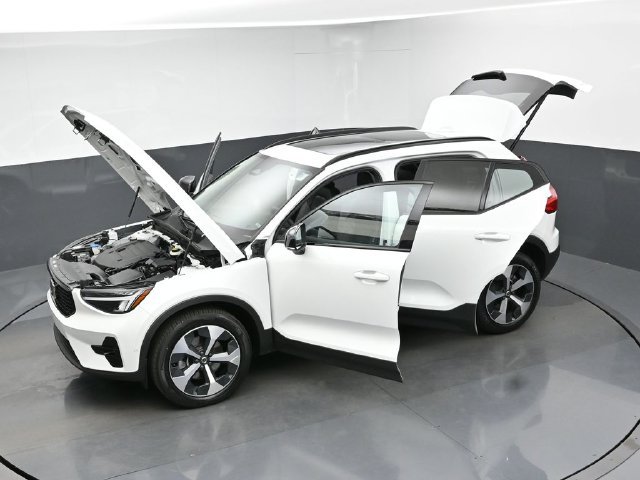 Used 2024 Volvo XC40 B5 Plus AWD/4WD image 48