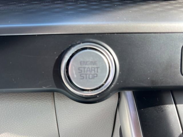 Certified 2024 Kia Carnival LX image 20