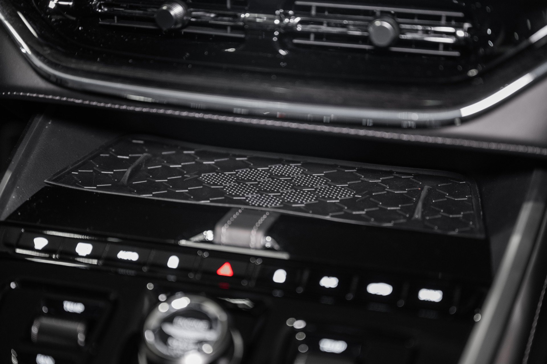 New 2026 Aston Martin DBX 707 image 31