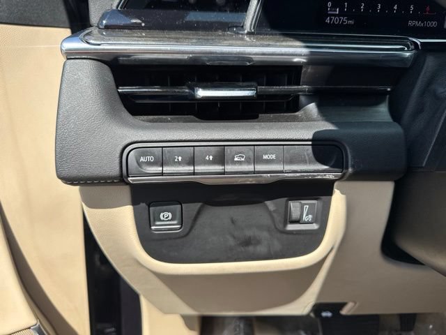 Used 2024 Cadillac Escalade Premium Luxury AWD/4WD image 27