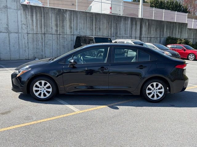 Used 2023 Toyota Corolla LE FWD image 4