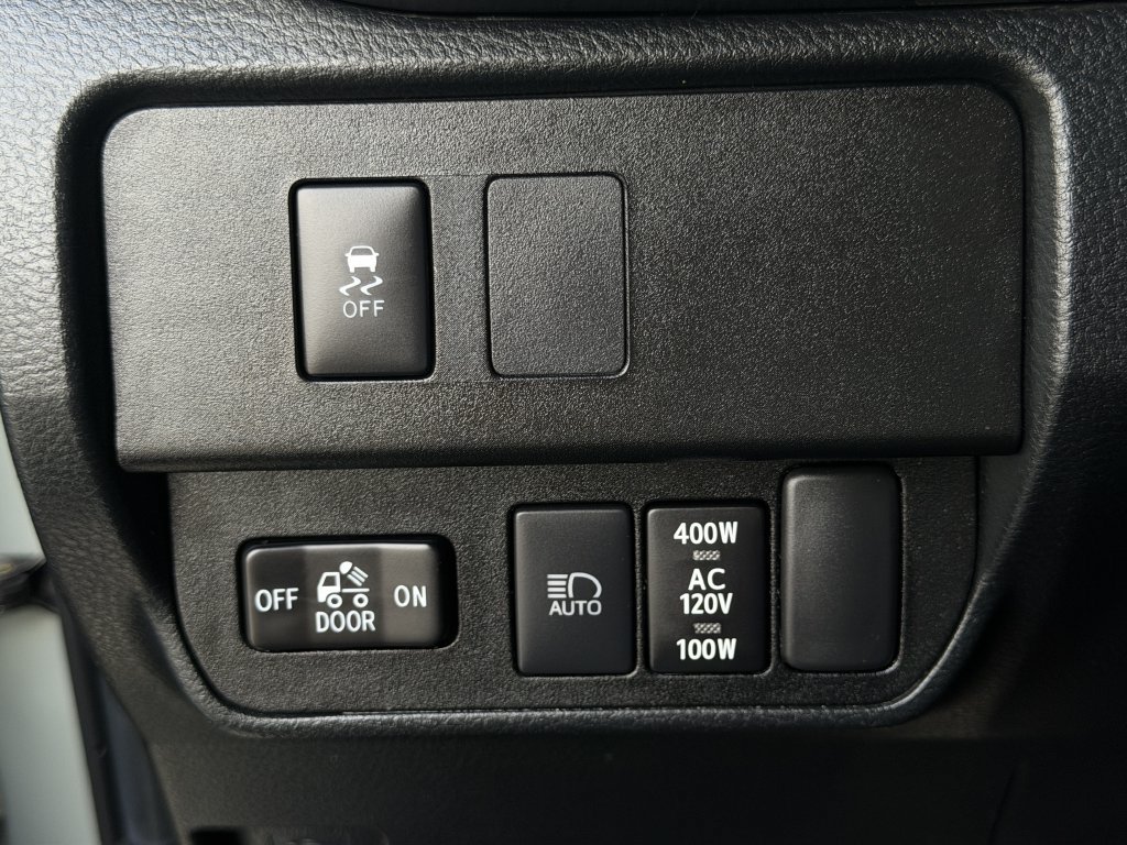 Used 2022 Toyota Tacoma TRD Off-Road w/ TRD Premium Off Road Package AWD/4WD image 23